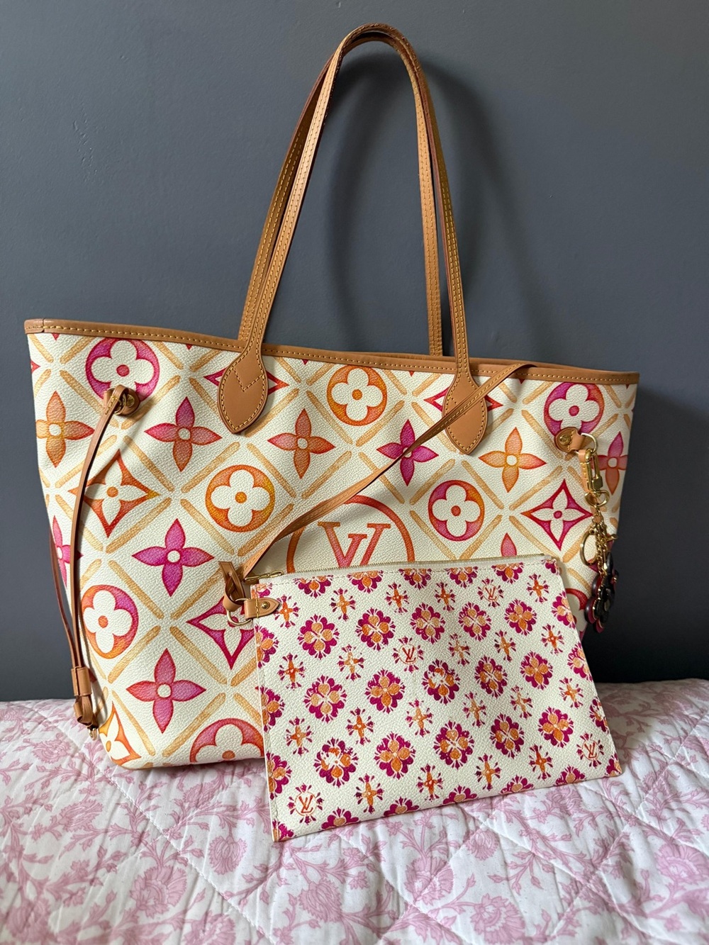 LOUIS VUITTON
Neverfull MM Watercolor Monogram Tiles Canvas Shoulder Bag Coral - Picture 4 of 6